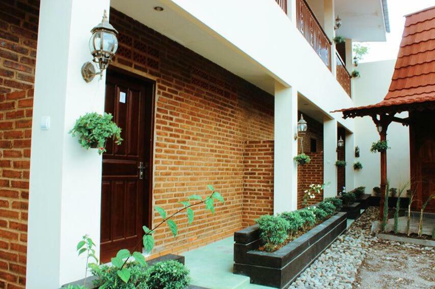 Amerta Giri Guest House โวโนโซโบ ภายนอก รูปภาพ