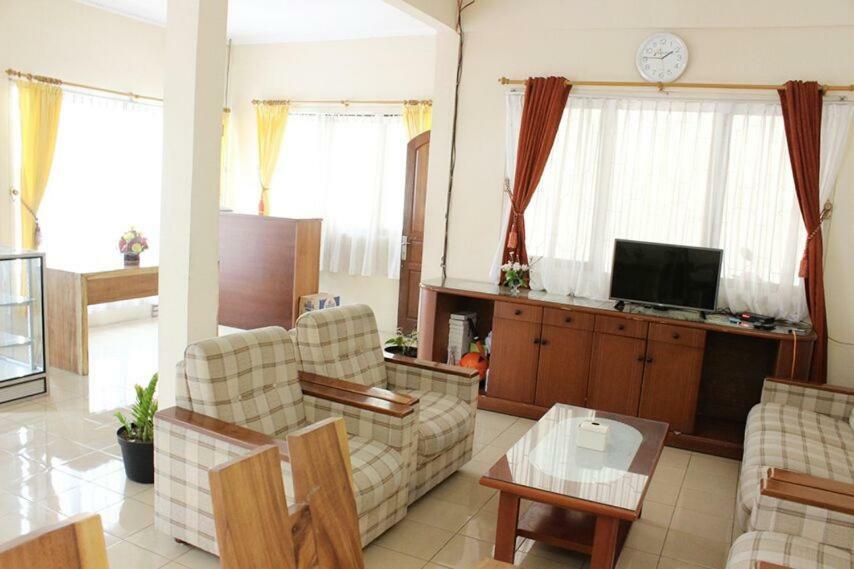 Amerta Giri Guest House โวโนโซโบ ภายนอก รูปภาพ