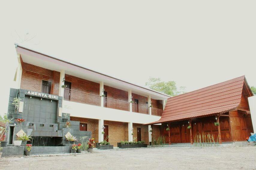 Amerta Giri Guest House โวโนโซโบ ภายนอก รูปภาพ