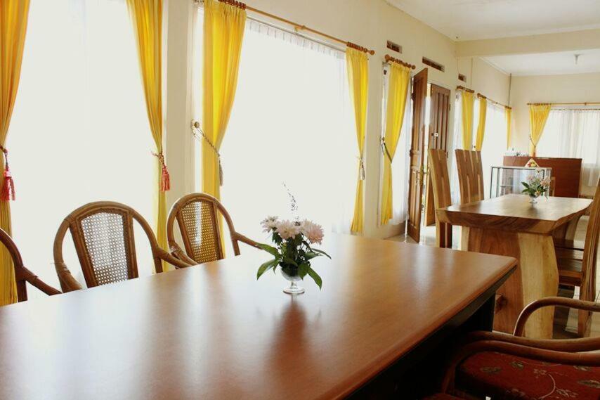 Amerta Giri Guest House โวโนโซโบ ภายนอก รูปภาพ
