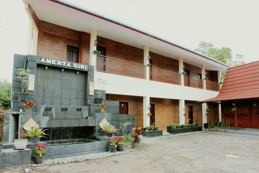 Amerta Giri Guest House โวโนโซโบ ภายนอก รูปภาพ