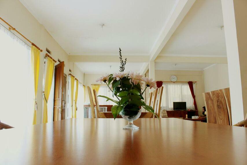 Amerta Giri Guest House โวโนโซโบ ภายนอก รูปภาพ