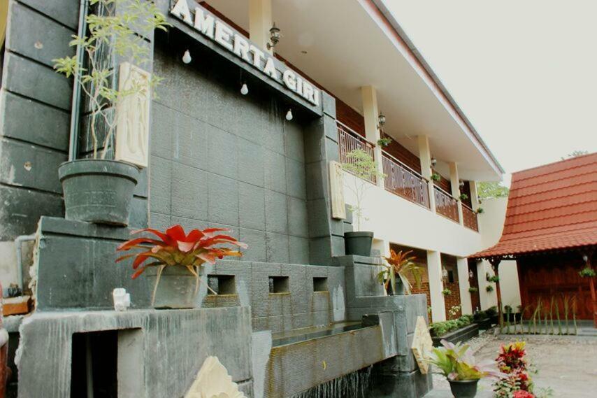 Amerta Giri Guest House โวโนโซโบ ภายนอก รูปภาพ